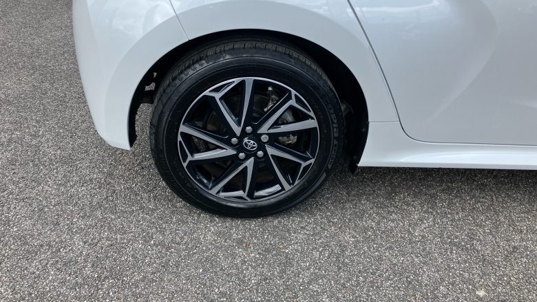 Toyota Yaris 1.5 Hybrid Design 5dr CVT Hybrid Hatchback